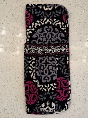 Vera Bradley Hot Tool Sleeve in Retired Canterberry Magenta Pattern